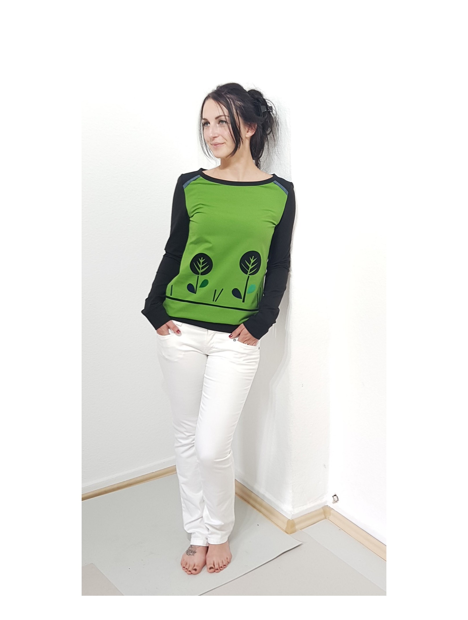 Iza Fabian, Damen Langarm Shirt mit Retro Blumen,grün, schwarz, pullover,