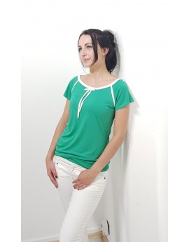 Designer T-Shirt in Grün und Creme Weiß, Retro Style, Damen Mode.