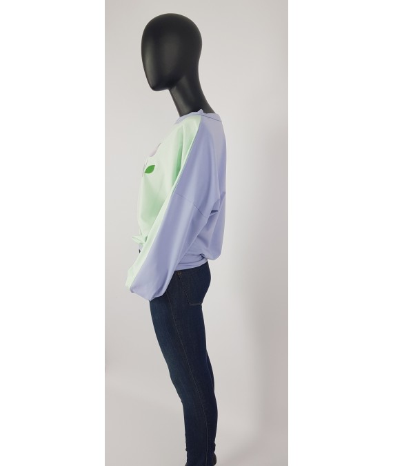 Iza Fabian - lockere Pullover in Pistazie und Lila, Retro Muster.