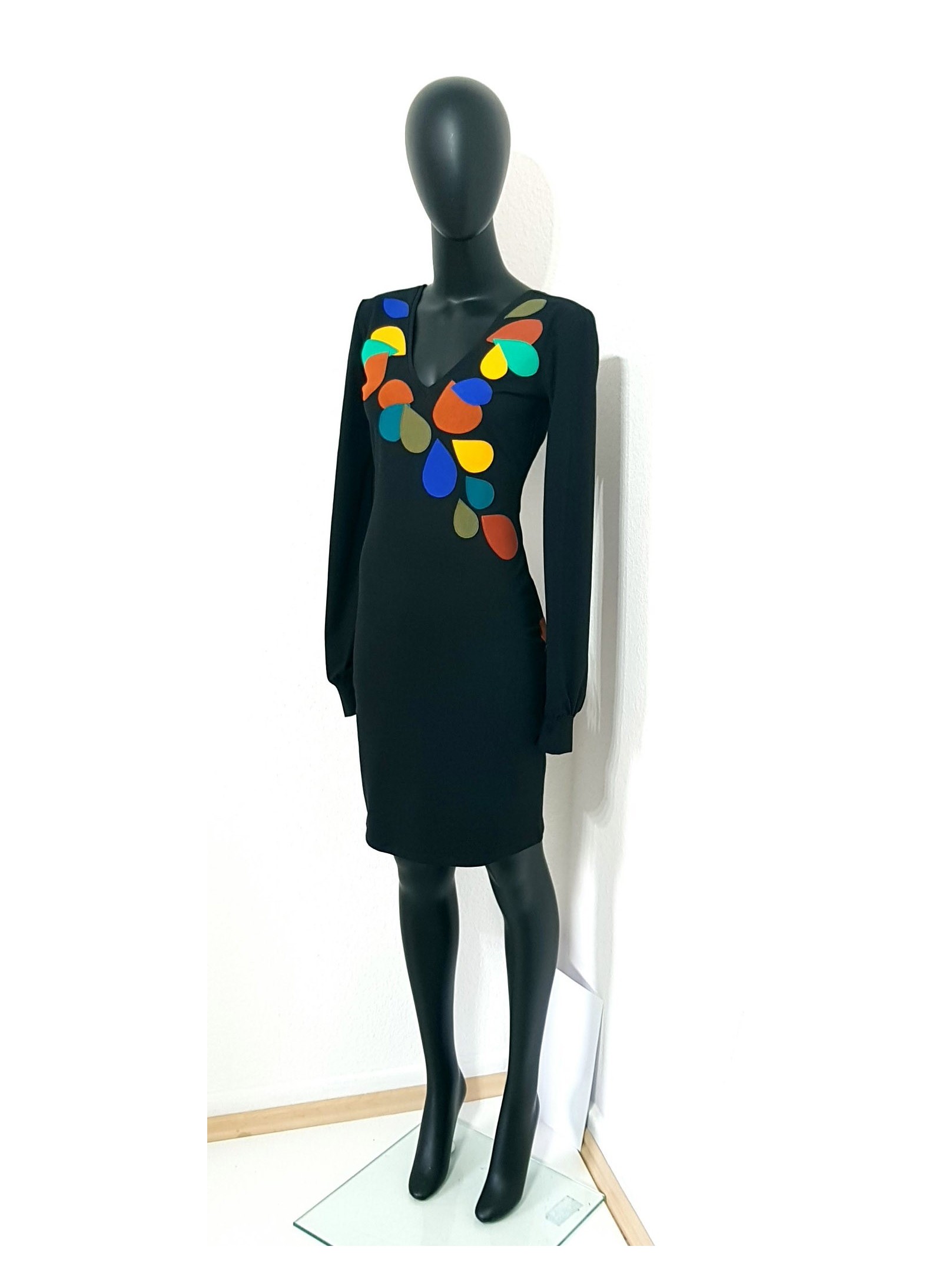 Iza Fabian, Elegante Kleid mit Bunten Blüten , A3 Iza Fabian, Elegante Kleid mit Bunten Blüten , A3