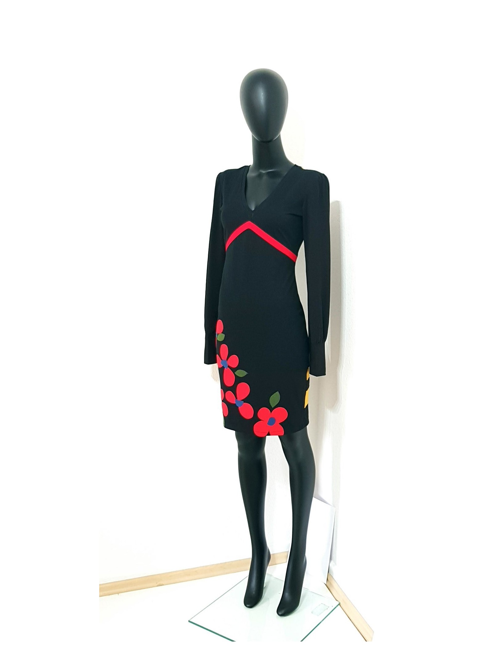 Iza Fabian, Elegante Kleid mit Roten Blumen, A1 Iza Fabian, Elegante Kleid mit Roten Blumen, A1