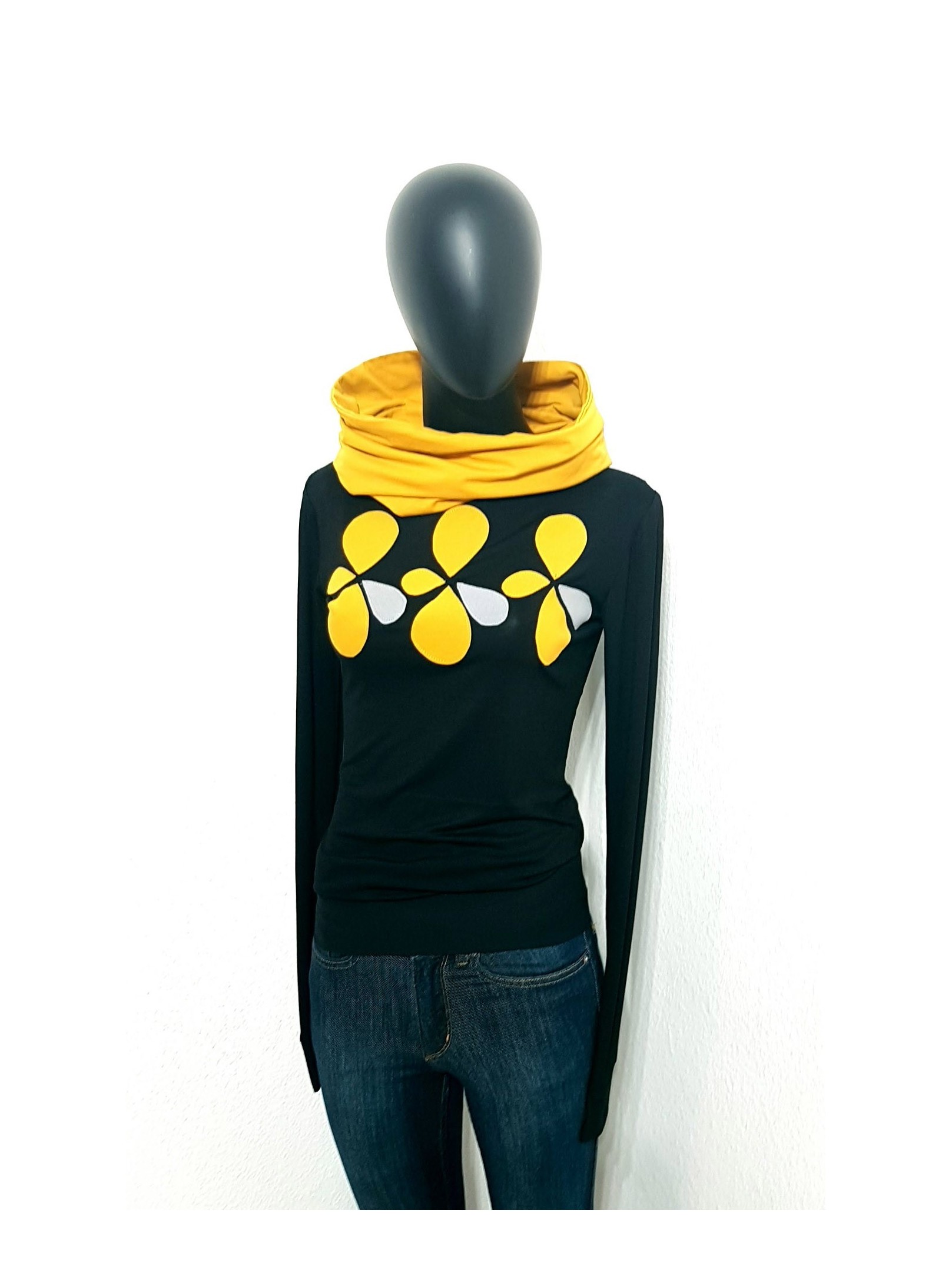 Iza Fabian, Designer Retro Set mit Blumen , Pullover und Loop, Ockergelbe Akzente.. Iza Fabian, Designer Retro Set mit Blumen , Pullover und Loop, Ockergelbe Akzente..