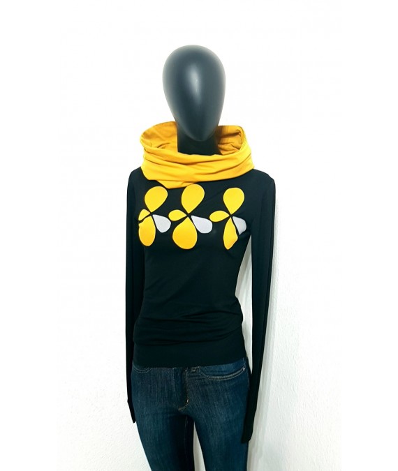 Iza Fabian, Designer Retro Set mit Blumen , Pullover und Loop, Ockergelbe Akzente..
