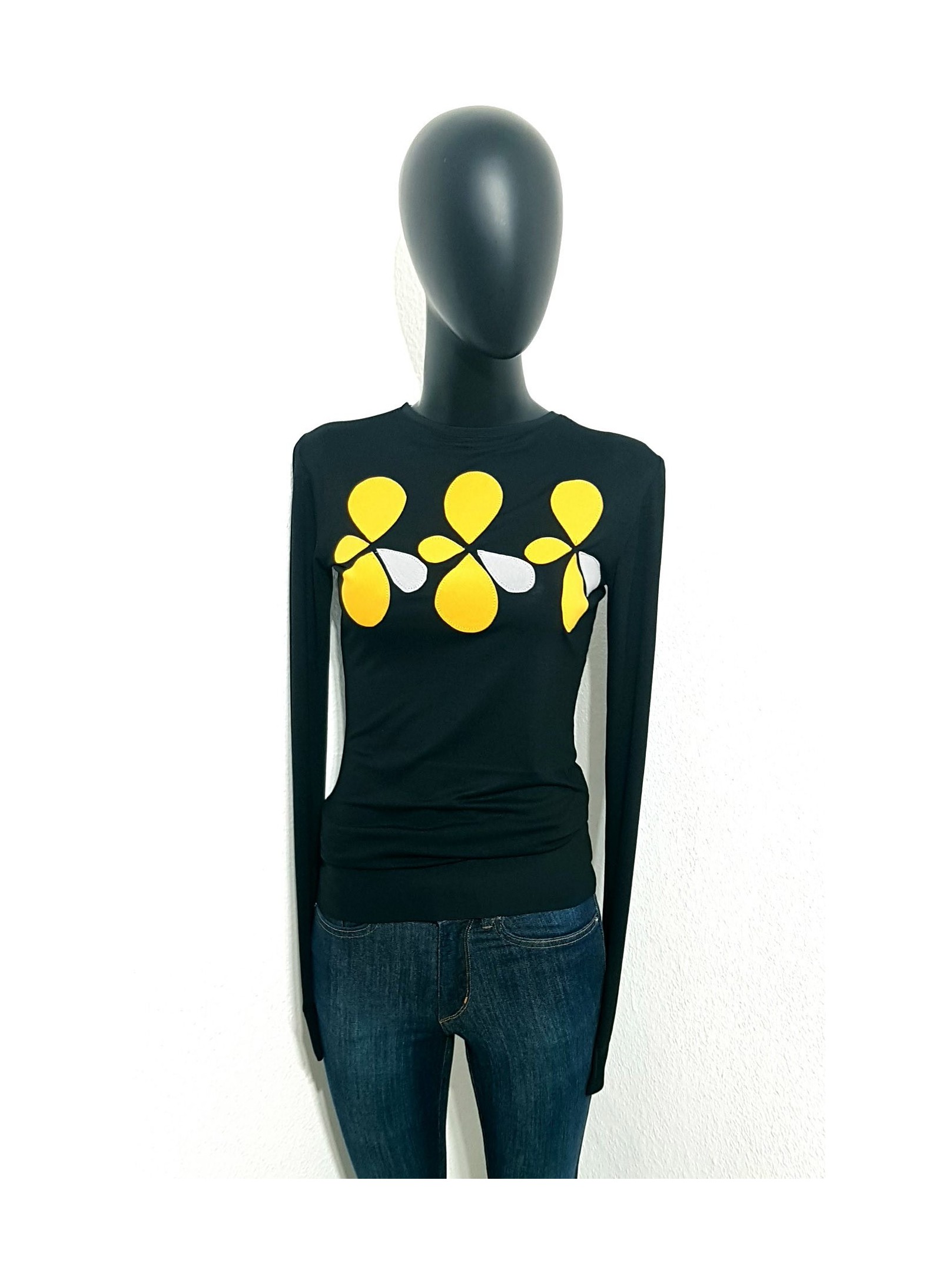 Iza Fabian, Designer Retro Set mit Blumen , Pullover und Loop, Ockergelbe Akzente..