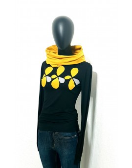 Iza Fabian, Designer Retro Set mit Blumen , Pullover und Loop, Ockergelbe Akzente..