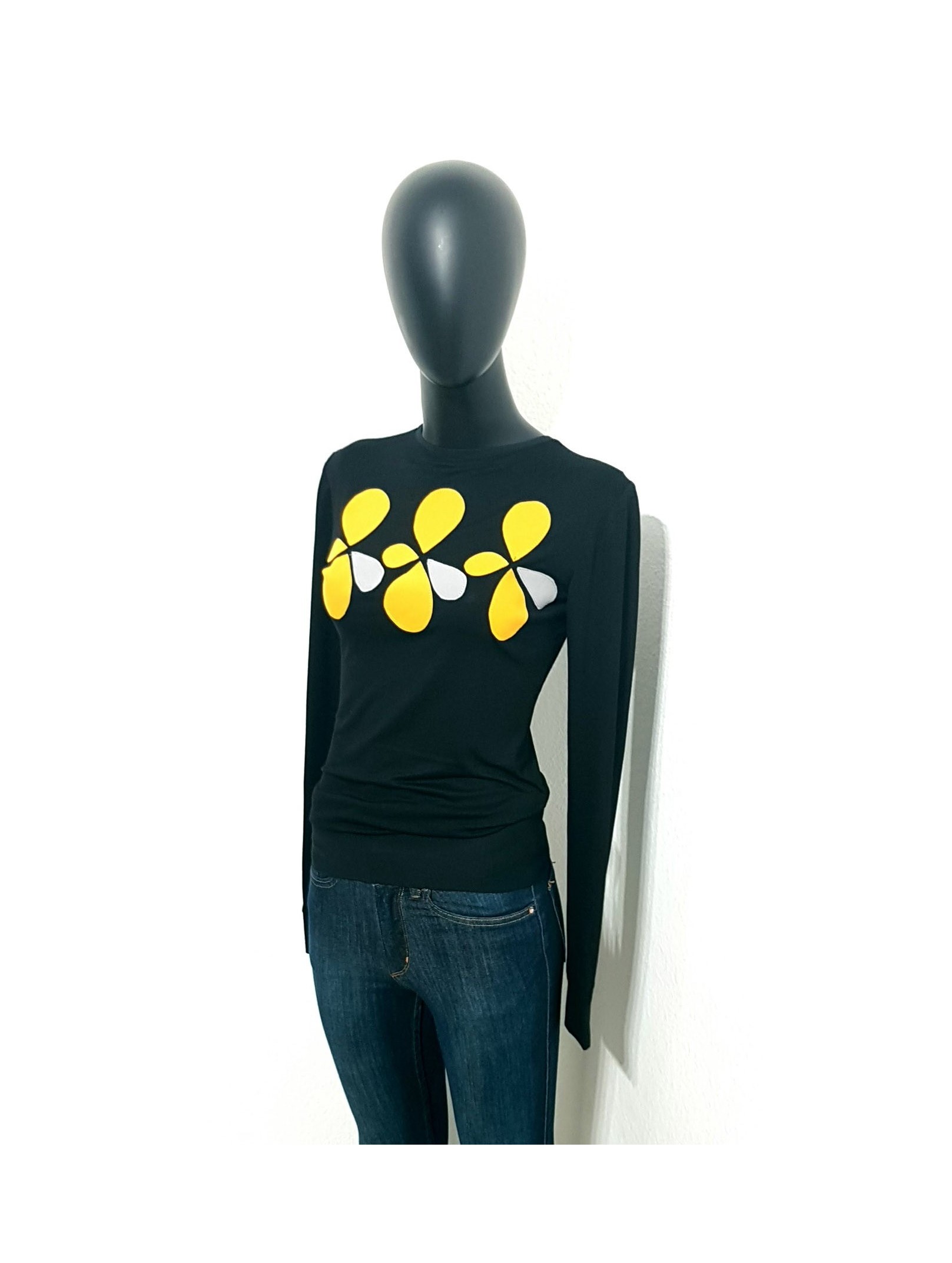 Iza Fabian, Designer Retro Set mit Blumen , Pullover und Loop, Ockergelbe Akzente..
