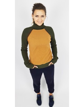 Iza Fabian Rollkragen Pullover in Camel und Olivegrün.