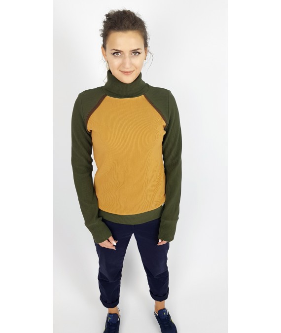 Iza Fabian Rollkragen Pullover in Camel und Olivegrün.