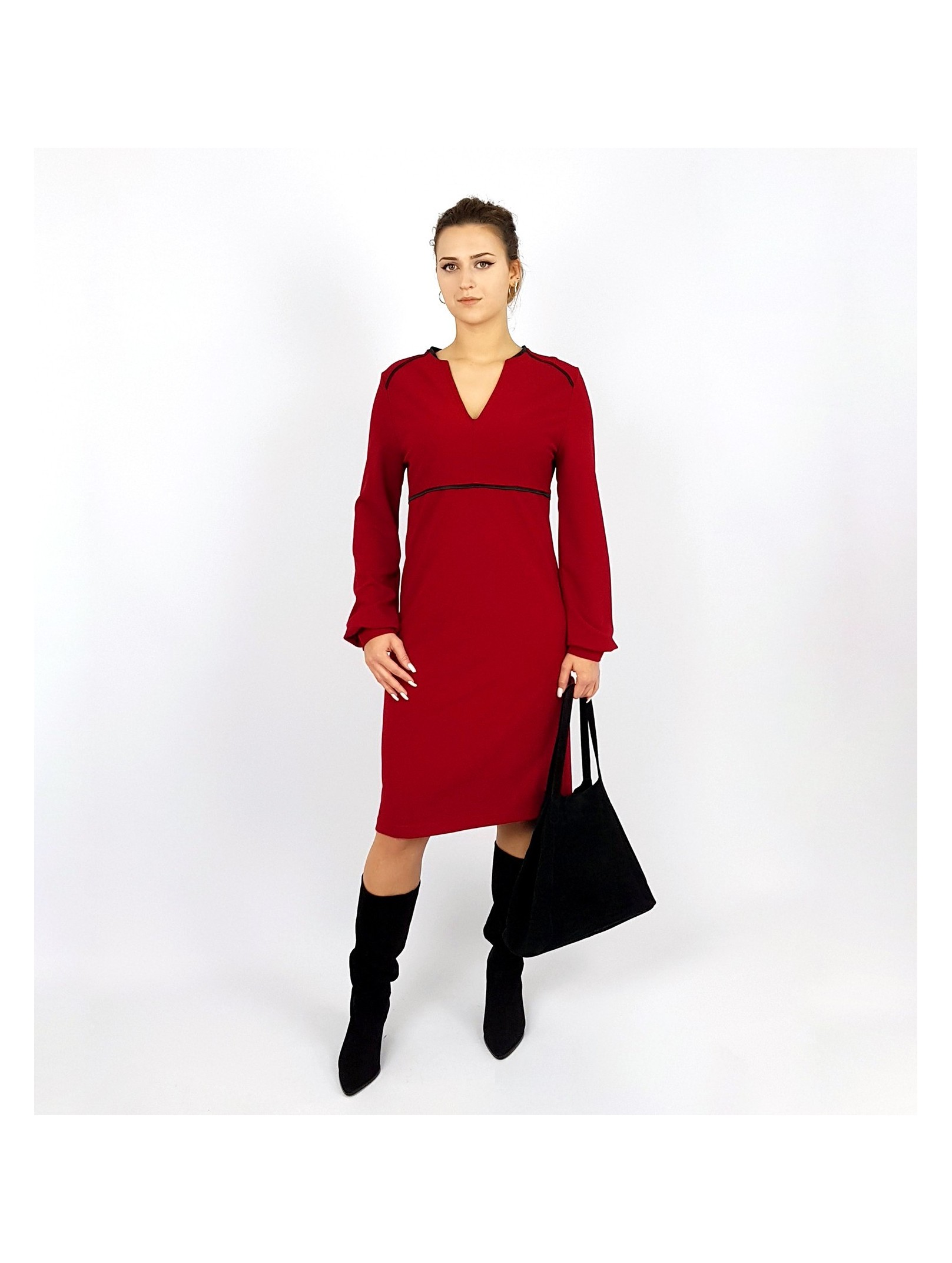 Rotes, Elegantes Kleid mit Schlitz, Iza Fabian. Rotes, Elegantes Kleid mit Schlitz, Iza Fabian.