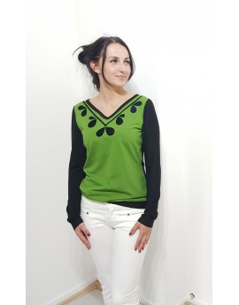 Iza Fabian, Longsleeve in Grün und schwarz. Flora Muster am Front. Pullover, sweater, shirt, women.