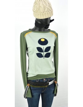 Designer Retro Shirt , Longsleeve in Grün, Blume Applikation, Iza Fabian , Damen Mode.
