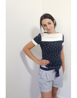 Iza Fabian - T-Shirt in Blau und Weiß, Anker Muster. Designer Mode.