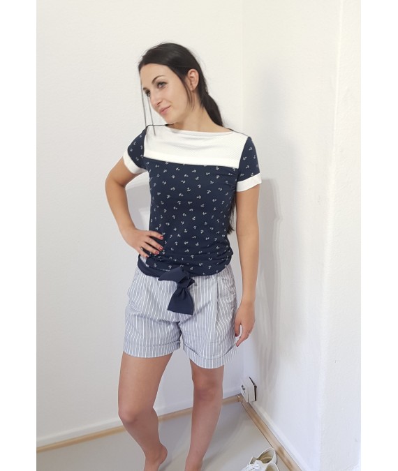 Iza Fabian - T-Shirt in Blau und Weiß, Anker Muster. Designer Mode.