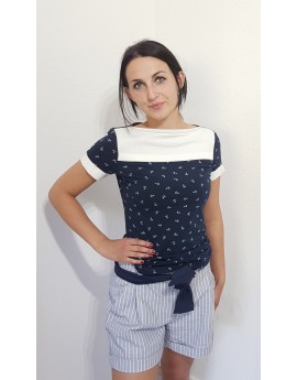 Iza Fabian - T-Shirt in Blau und Weiß, Anker Muster. Designer Mode.