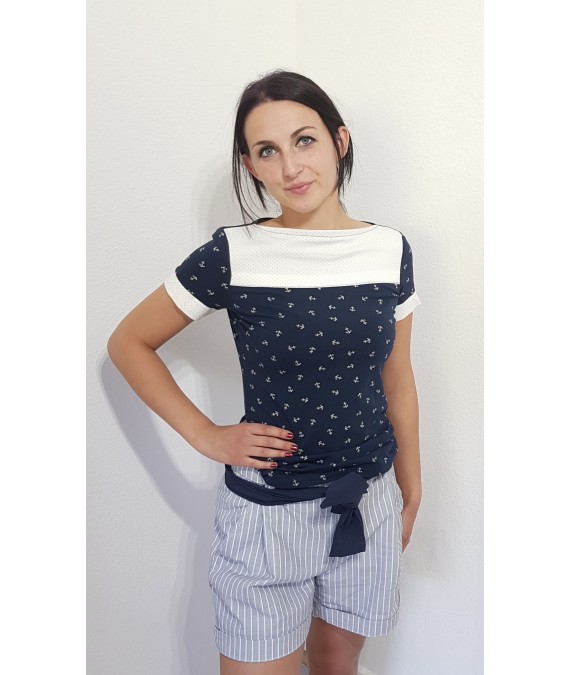 Iza Fabian - T-Shirt in Blau und Weiß, Anker Muster. Designer Mode.