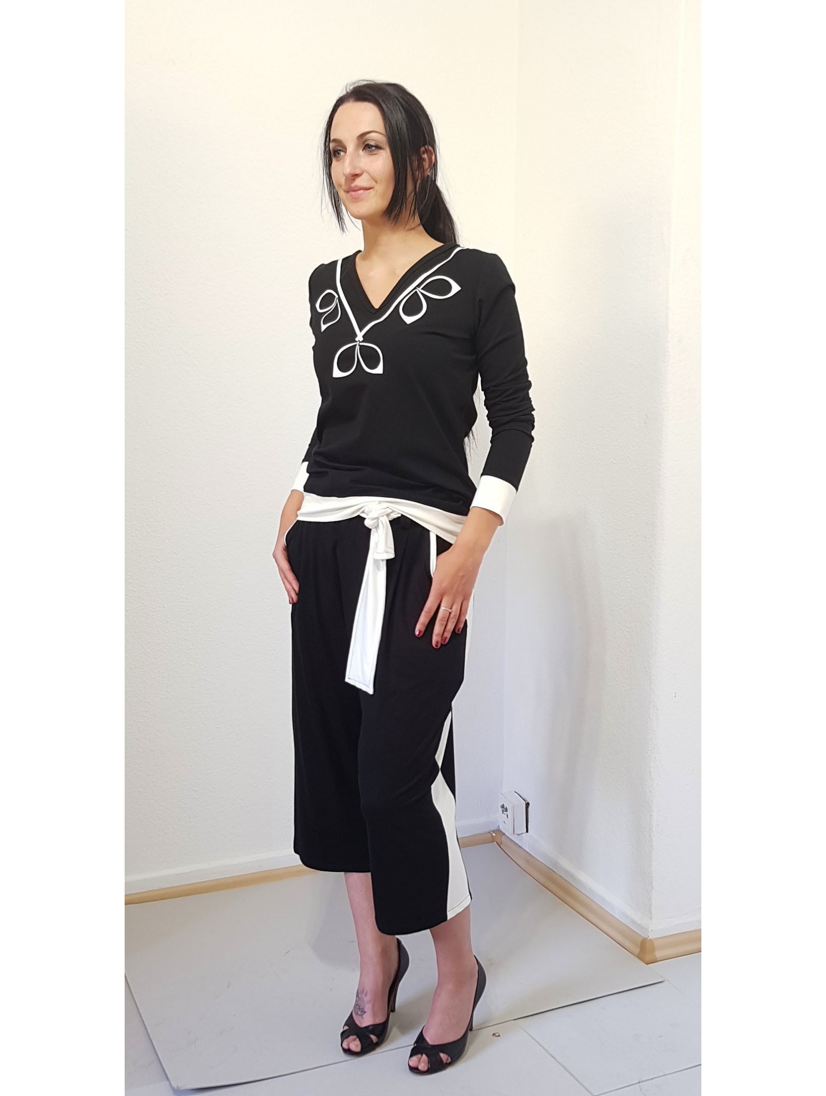 Iza Fabian, Damen Longsleeve, schwarz, weiss, blumen, designer pullover, Iza Fabian, Damen Longsleeve, schwarz, weiss, blumen, designer pullover,