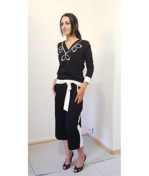 Iza Fabian, Damen Longsleeve, schwarz, weiss, blumen, designer pullover,