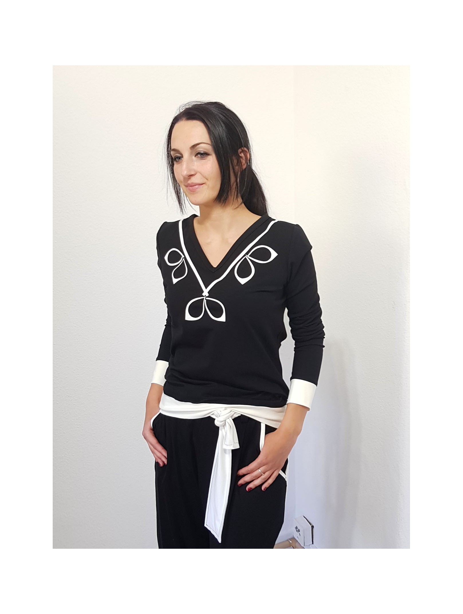 Iza Fabian, Damen Longsleeve, schwarz, weiss, blumen, designer pullover, Iza Fabian, Damen Longsleeve, schwarz, weiss, blumen, designer pullover,