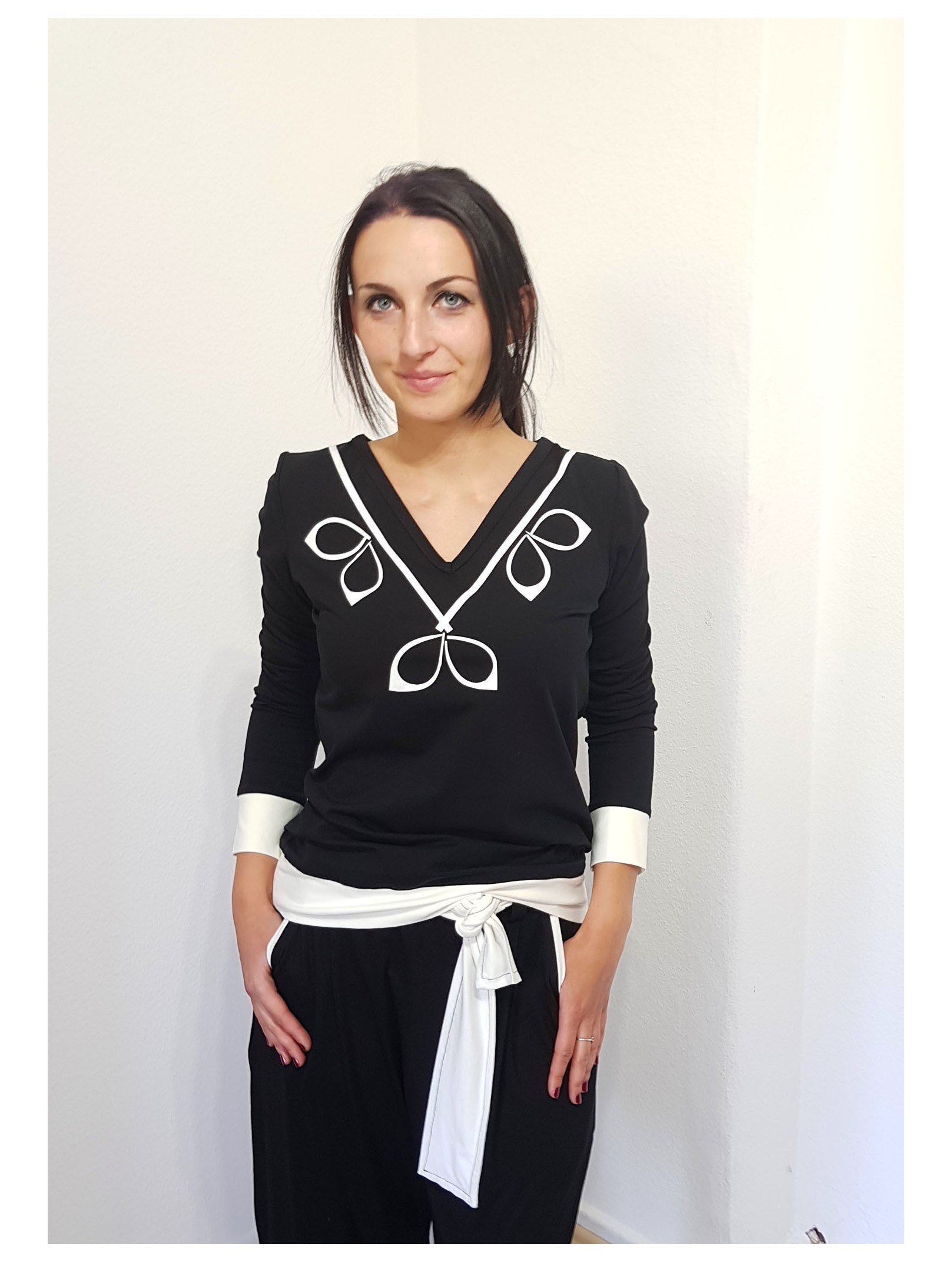 Iza Fabian, Damen Longsleeve, schwarz, weiss, blumen, designer pullover, Iza Fabian, Damen Longsleeve, schwarz, weiss, blumen, designer pullover,