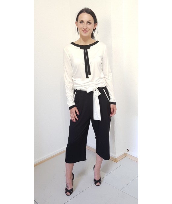 Iza Fabian, Damen retro Bluse mit Schleife, Weiss, Schwarz, etwas locker.